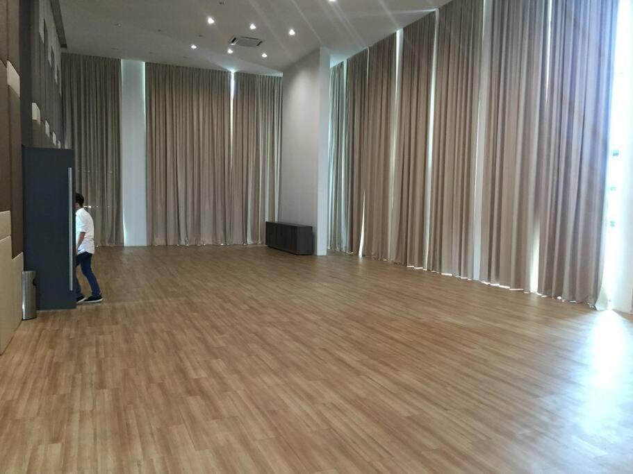Apartment Cozy Sky Loft 5 Guests With Netflix & Facilities L28 Johor Bahru